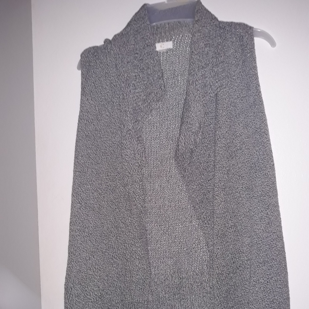 Long sleeveless cardi/vest